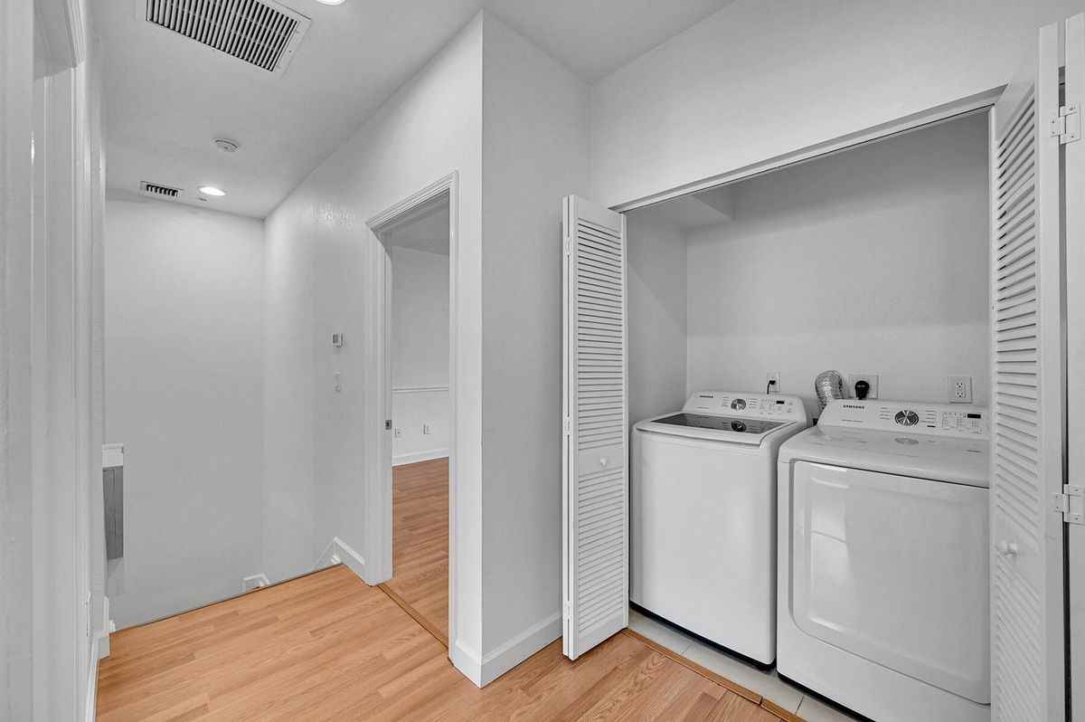 453 Ne 1st St - Photo 7 of 14