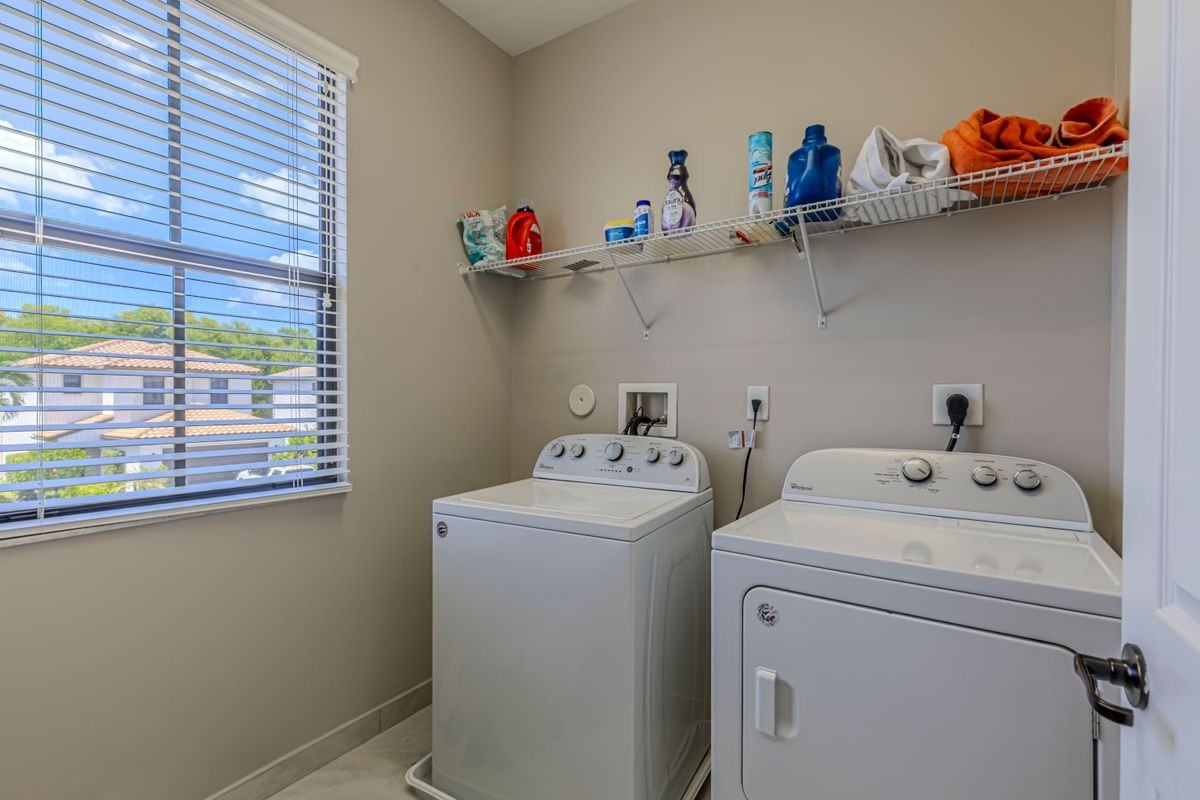 8732 Madrid Cir - Photo 4 of 24