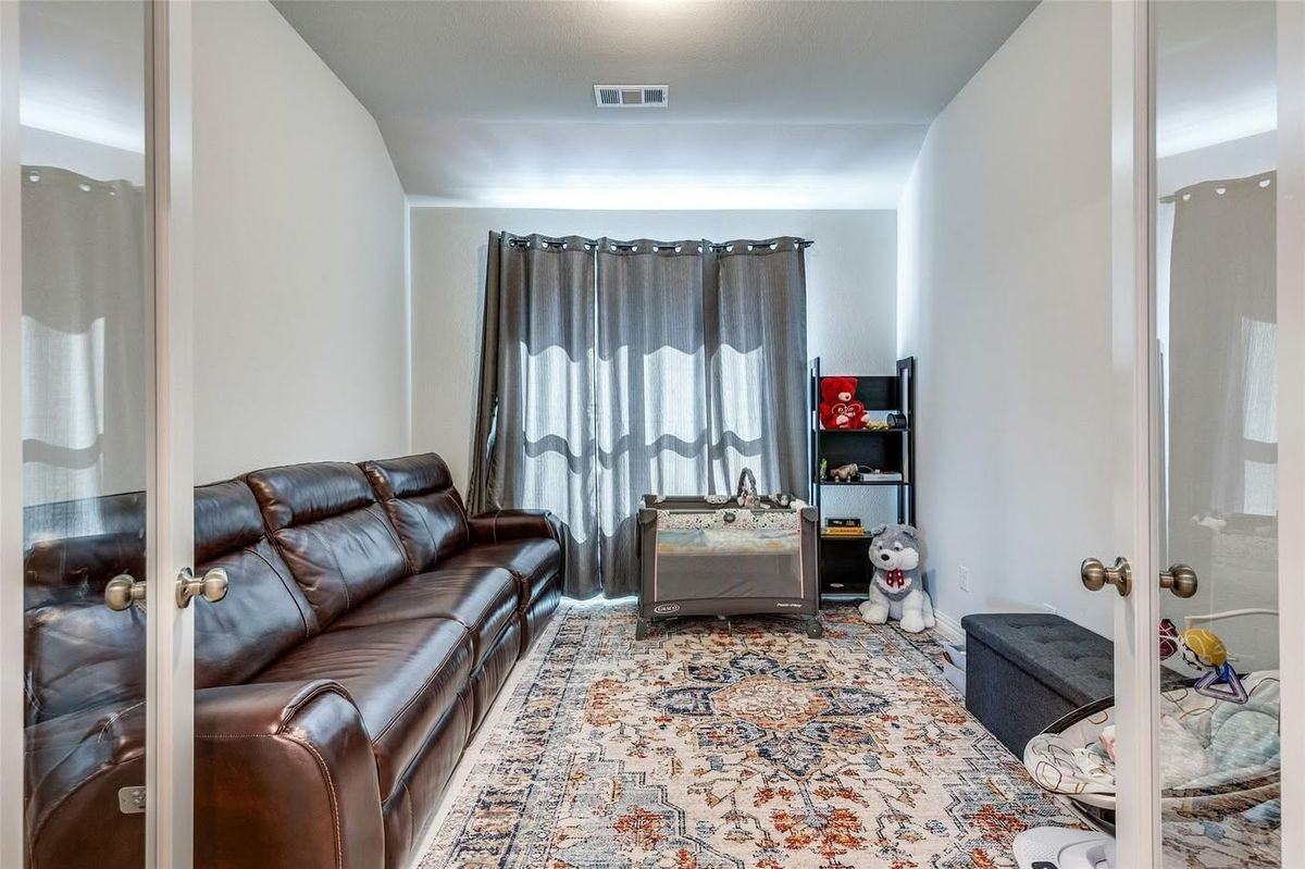 1285 Saffron St - Photo 6 of 13