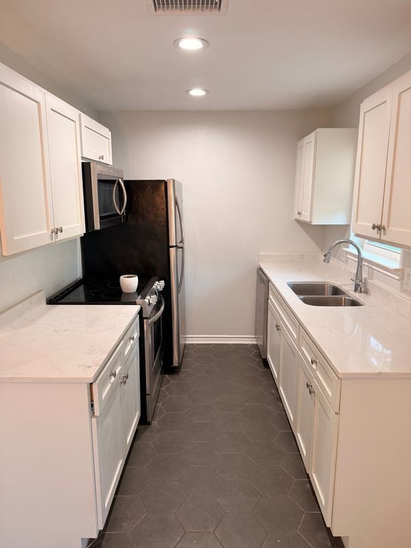 3913 Inwood Rd - Photo 4 of 15
