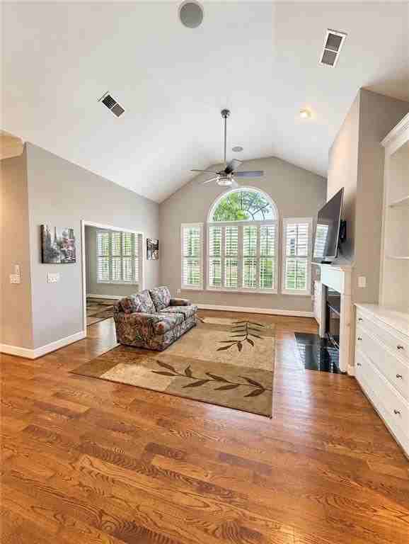 2100 Village Ln - Photo 5 of 27