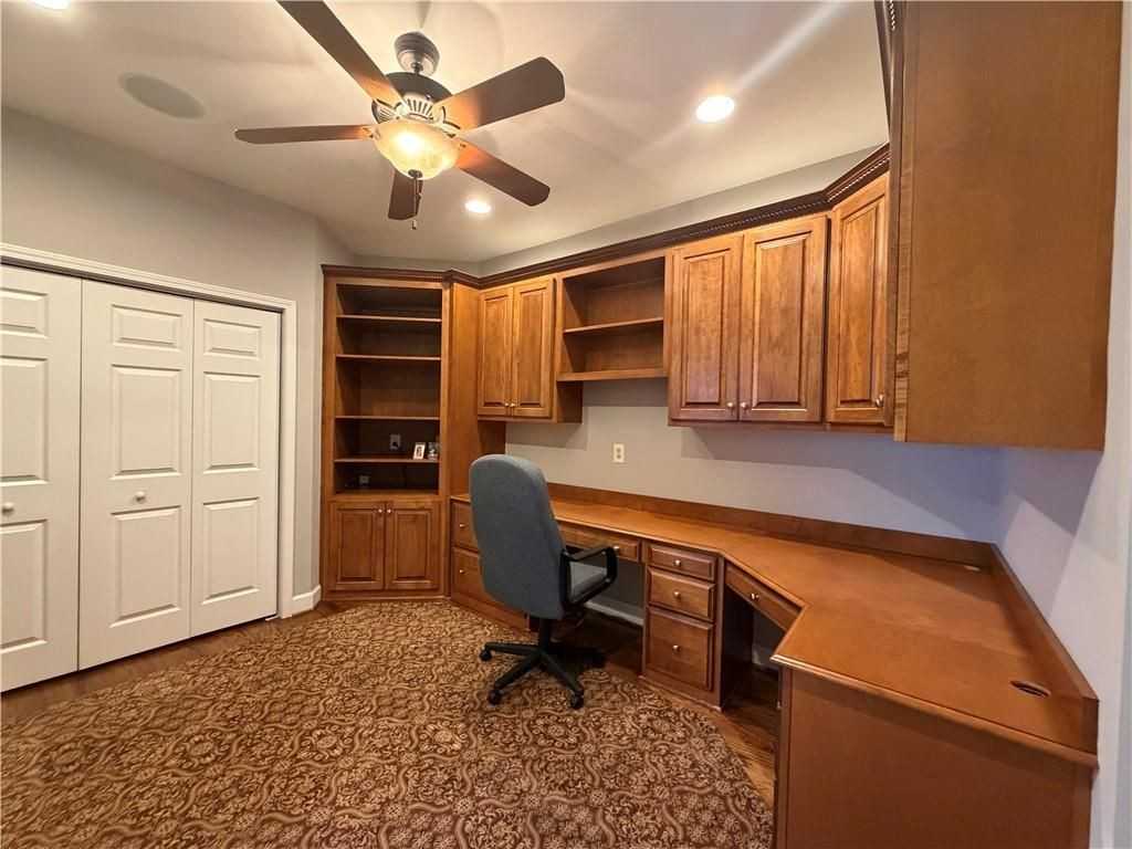 2100 Village Ln - Photo 7 of 27