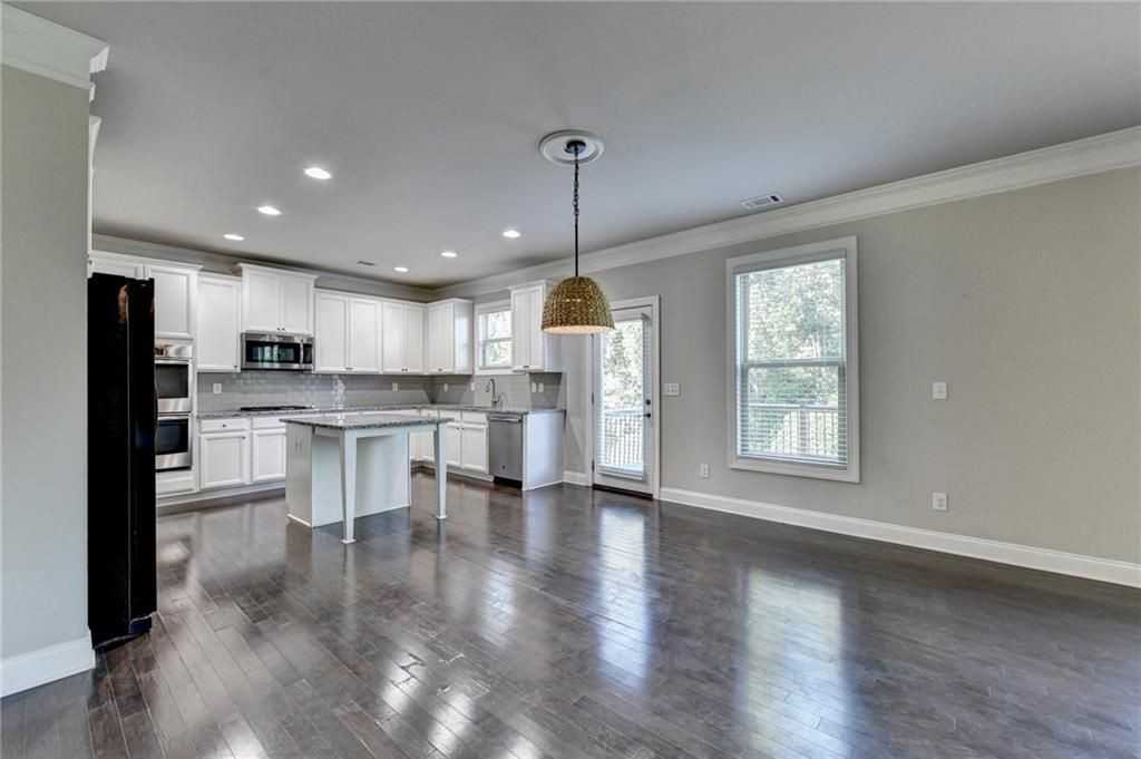 3860 Grandview Manor Dr - Photo 7 of 37