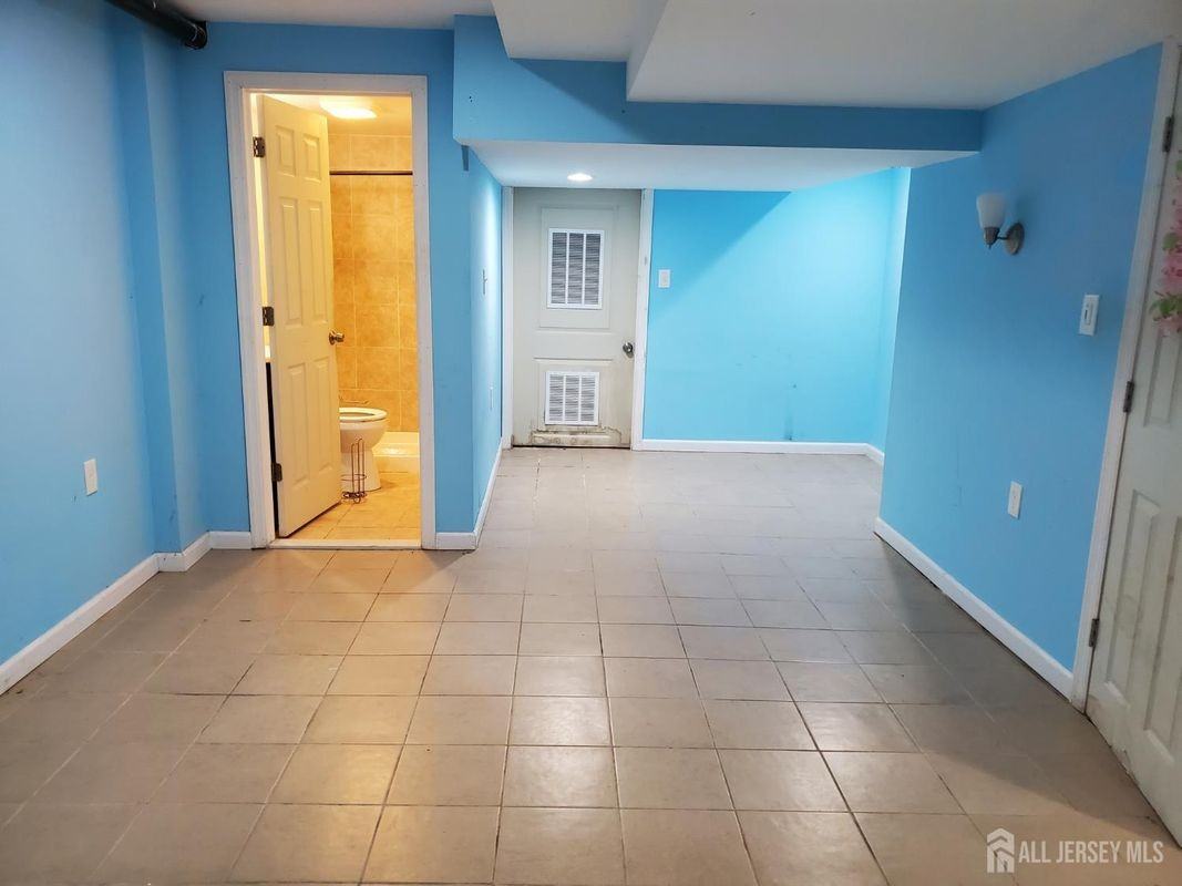 748 New Durham Rd - Photo 3 of 12