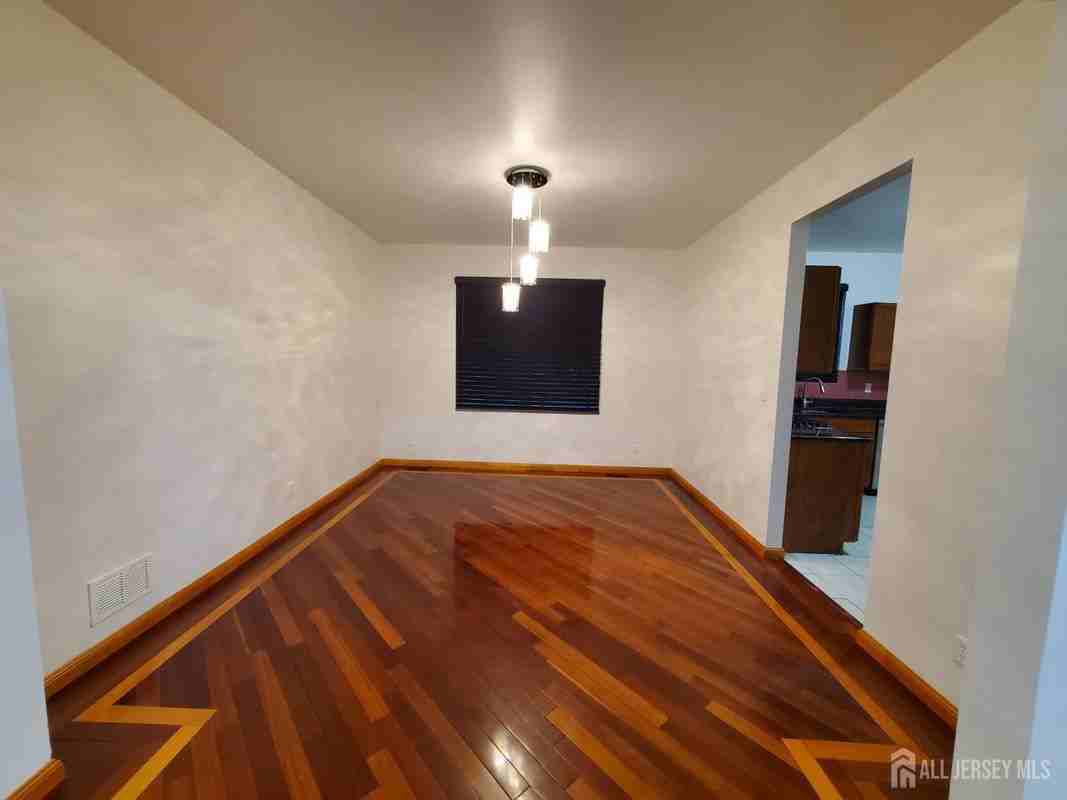 748 New Durham Rd - Photo 5 of 12