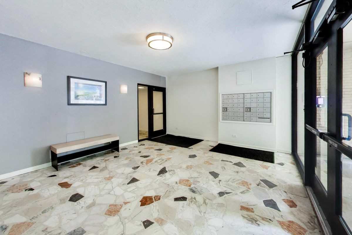 420 W Aldine Ave Apt 228 - Photo 4 of 20