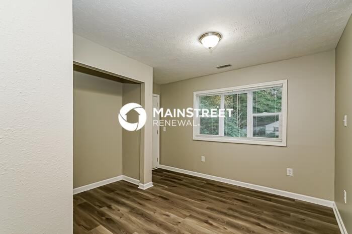 2135 E 75th St - Photo 4 of 16