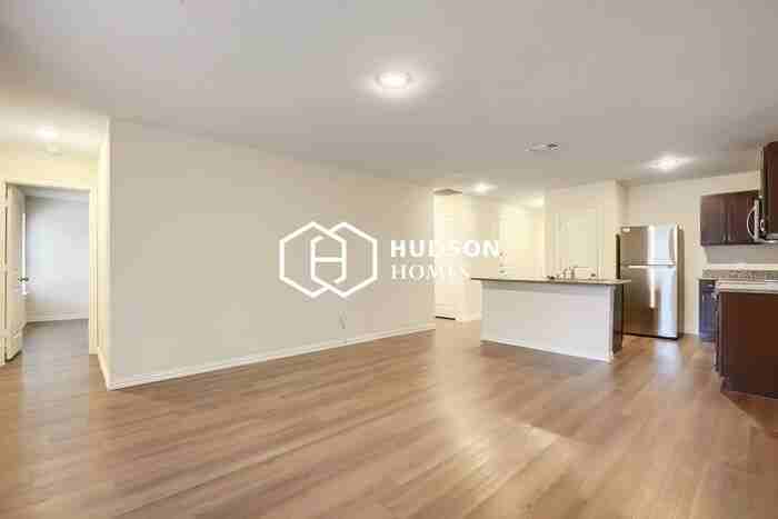 2814 Wellington St - Photo 4 of 14