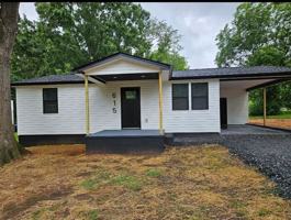 featured image of 615 E Saunders Ave