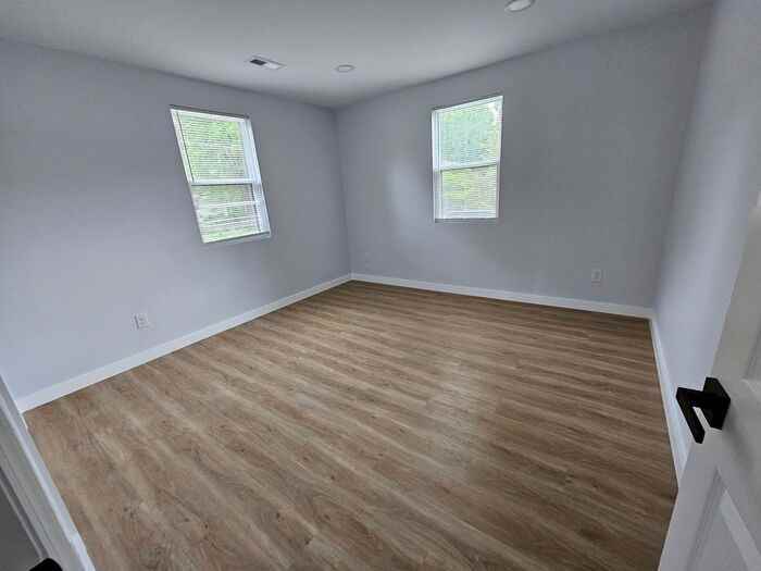 615 E Saunders Ave - Photo 3 of 8