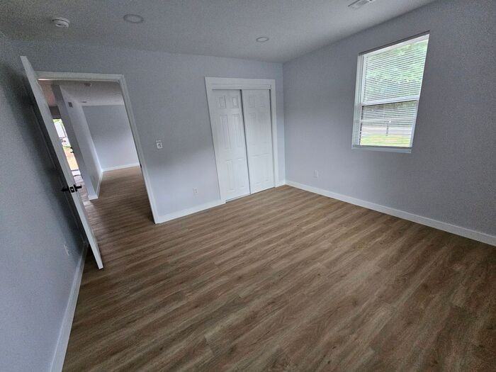 615 E Saunders Ave - Photo 4 of 8