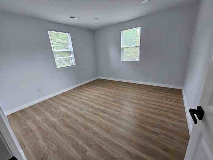 615 E Saunders Ave - Photo 5 of 8