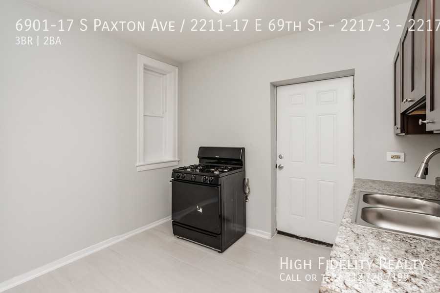 6901-17 S Paxton Ave / 2211-17 E 69th St - 2217-3 #2217-3 - Photo 4 of 11
