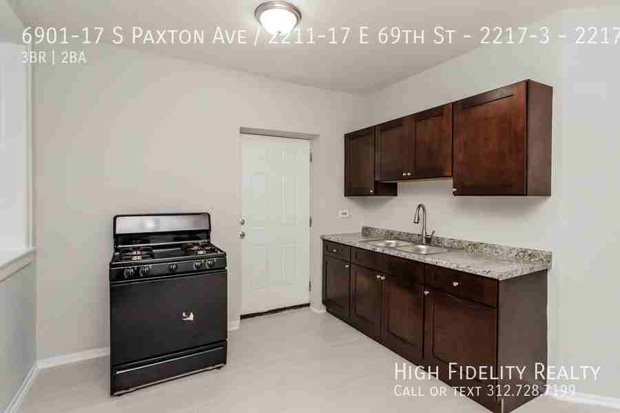 6901-17 S Paxton Ave / 2211-17 E 69th St - 2217-3 #2217-3 - Photo 5 of 11