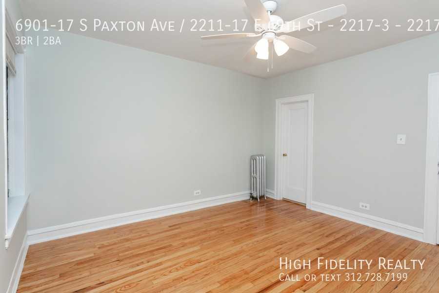 6901-17 S Paxton Ave / 2211-17 E 69th St - 2217-3 #2217-3 - Photo 7 of 11