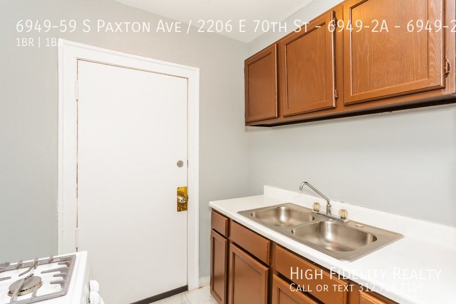 6949-59 S Paxton Ave / 2206 E 70th St - 6949-2A #6949-2A - Photo 5 of 11