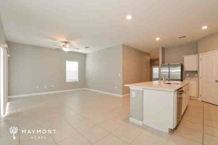 335 Kenilworth Dr - Photo 4 of 14