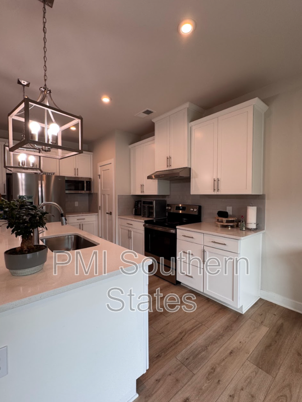 204 Delamere Dr - Photo 7 of 17