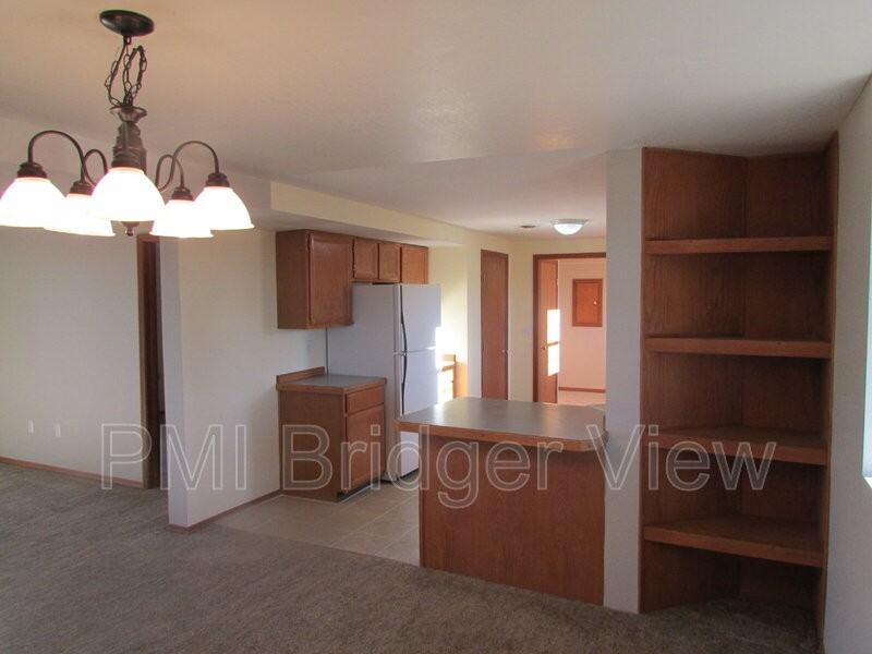 510 S Circle Dr #B - Photo 4 of 26