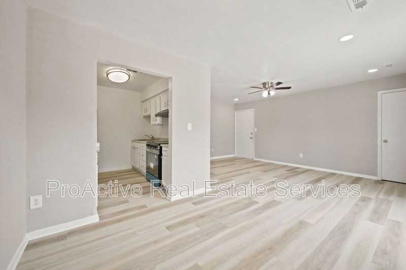5385 E Princess Anne Rd #11 - Photo 7 of 17