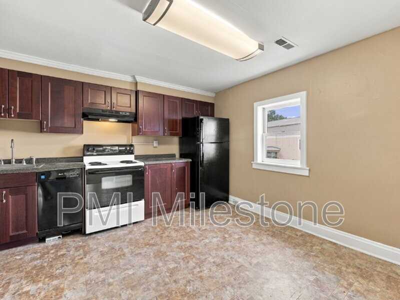 121 E Franklin St #4 - Photo 6 of 15