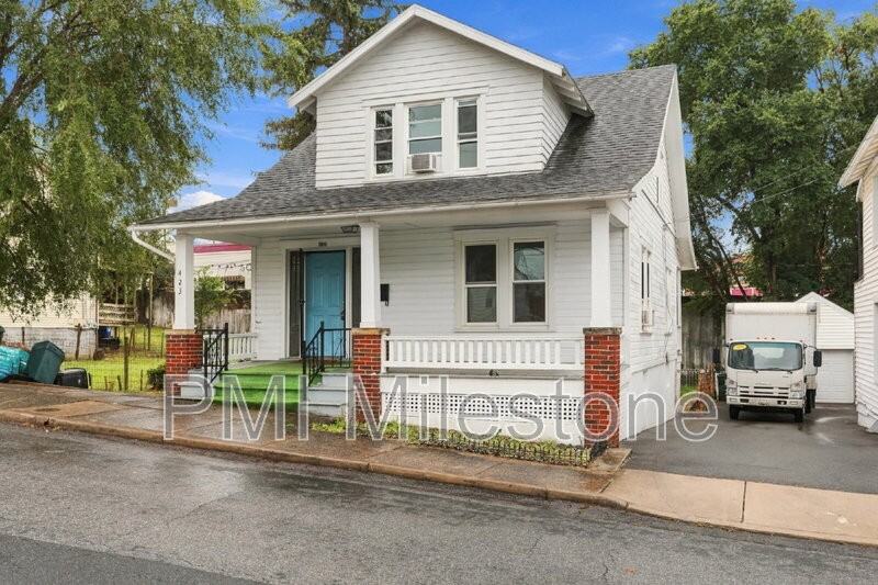 423 E Washington St - Photo 4 of 40