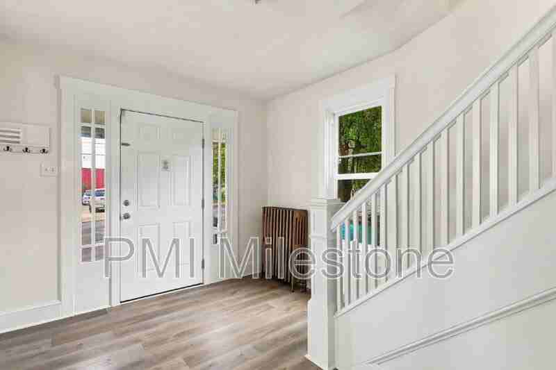 423 E Washington St - Photo 6 of 40