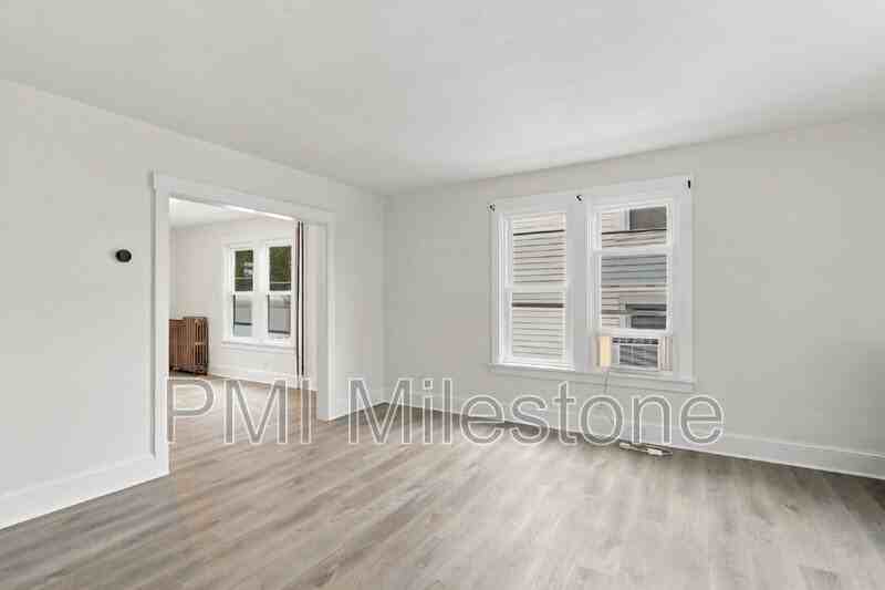 423 E Washington St - Photo 7 of 40