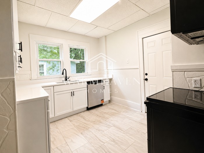 1007 Delia Ave - Photo 4 of 16
