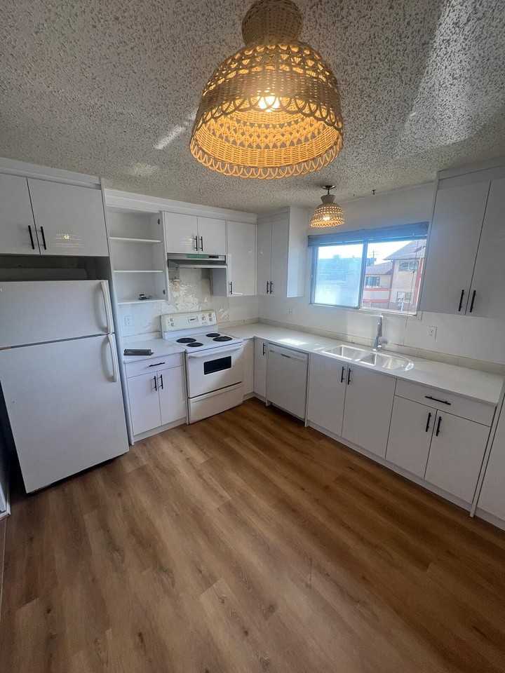 1542 35 St Se - Photo 6 of 26