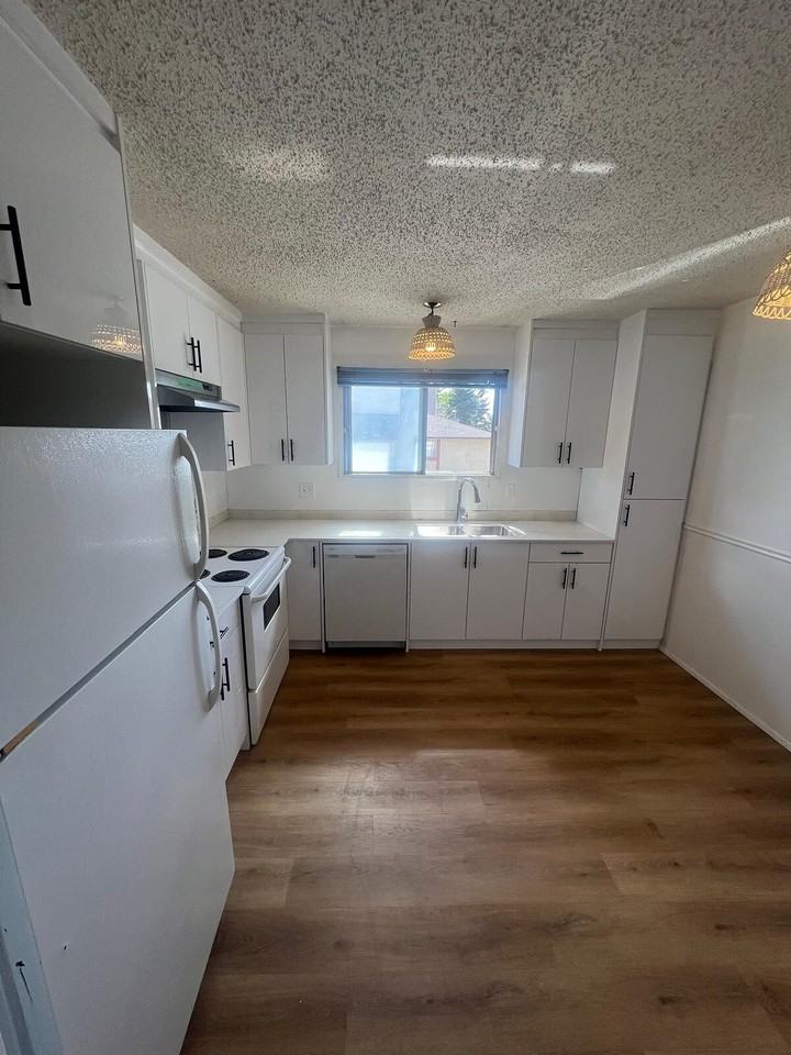 1542 35 St Se - Photo 7 of 26
