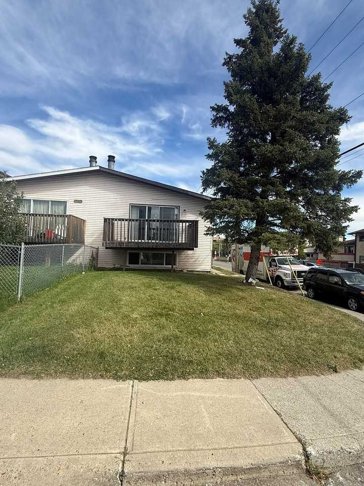1542 35 St Se - Photo 2 of 26