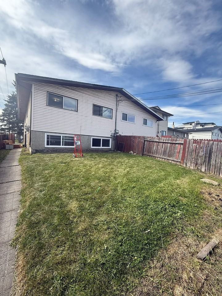 1542 35 St Se - Photo 4 of 26
