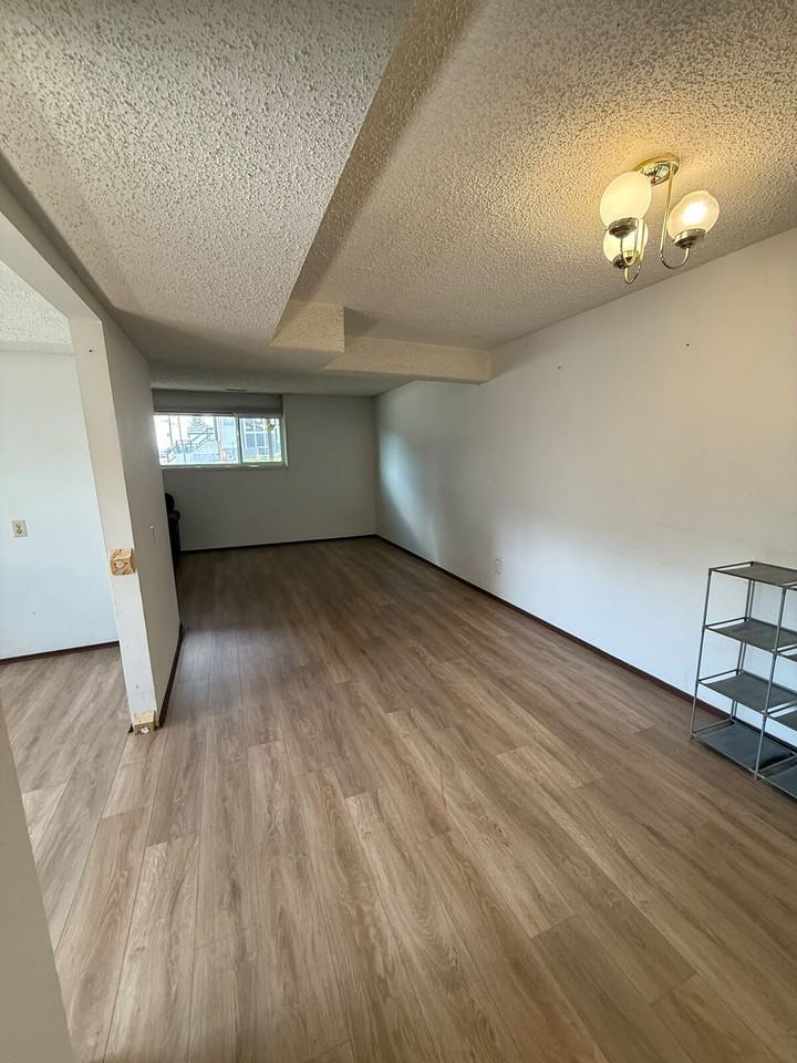 1542 35 St Se - Photo 6 of 26