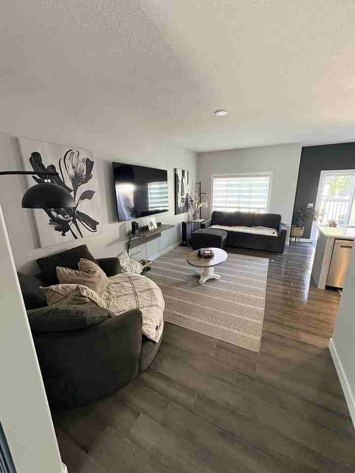 3212 66 St - Photo 3 of 13