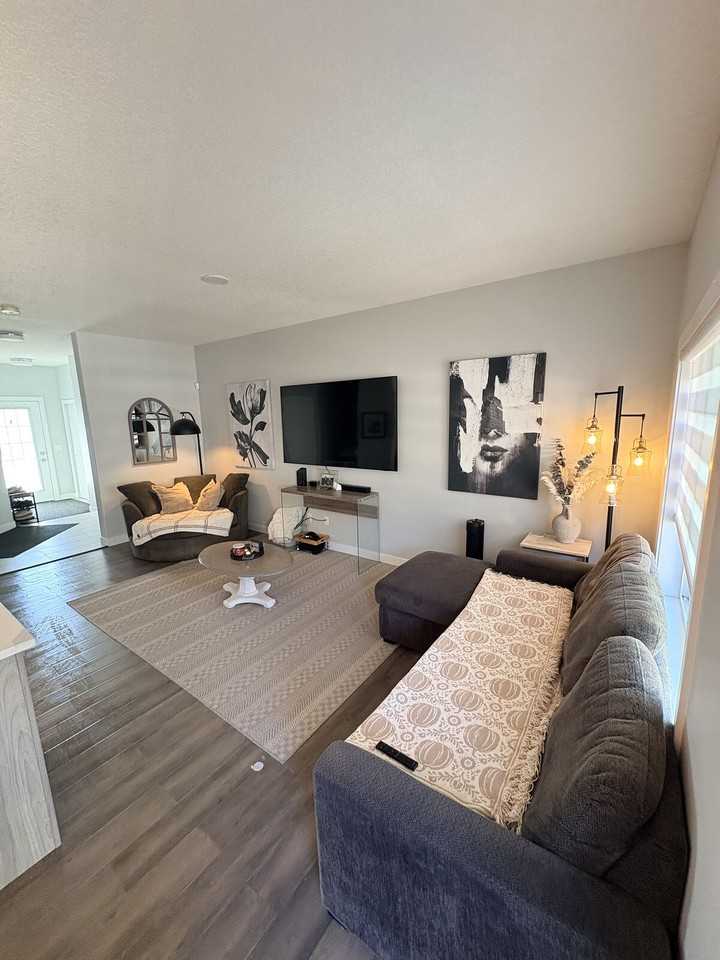3212 66 St - Photo 5 of 13