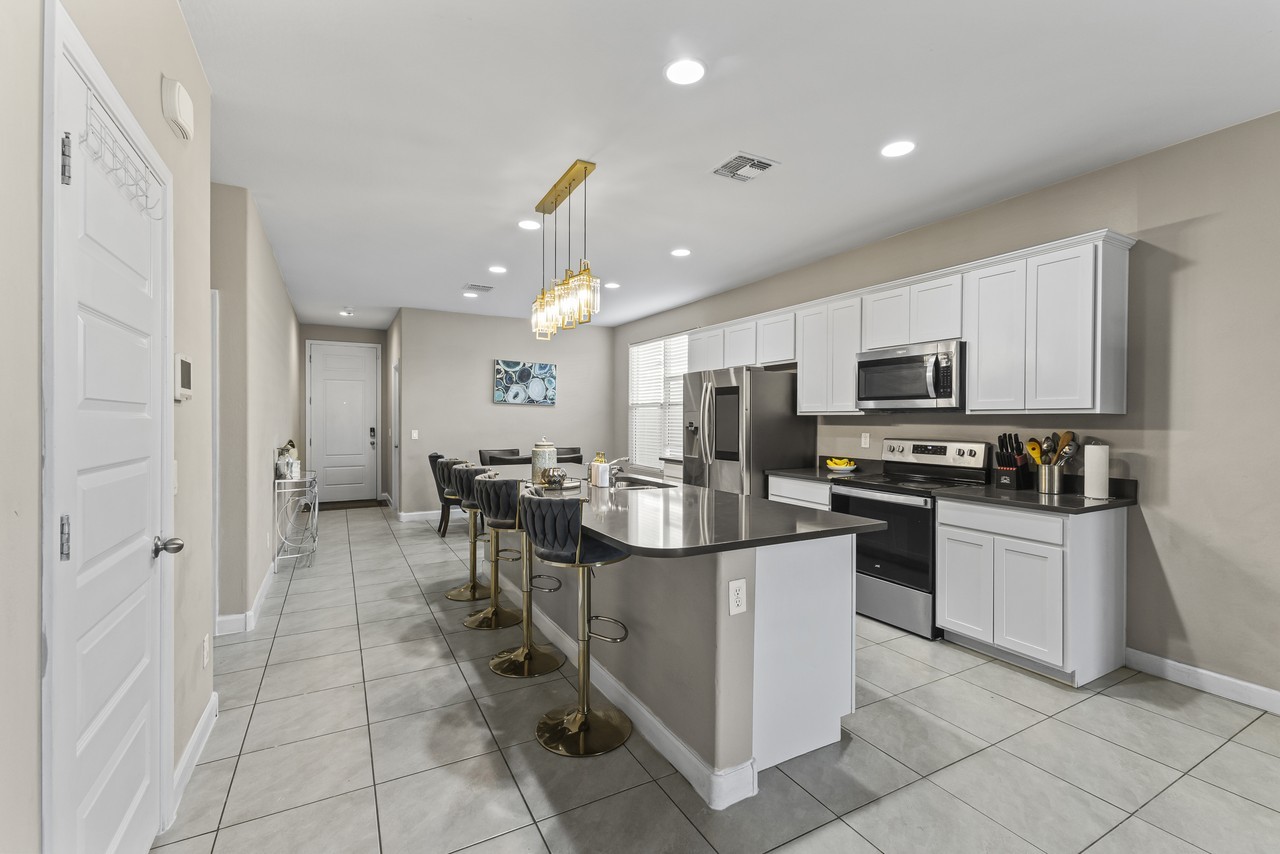 4454 W Beverly Rd #NA - Photo 2 of 23