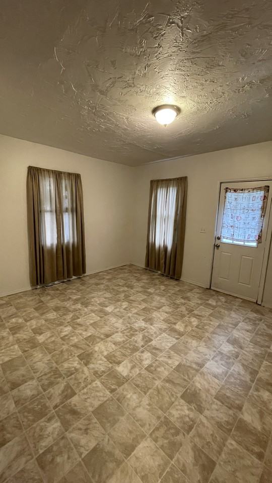 62 Whiteman Ave #2 - Photo 5 of 14