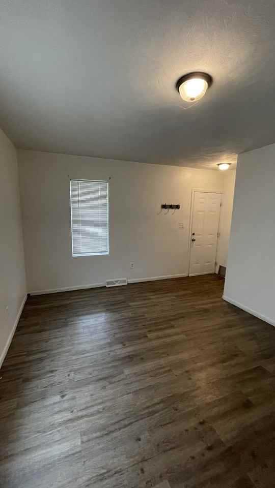 62 Whiteman Ave #1 - Photo 2 of 15