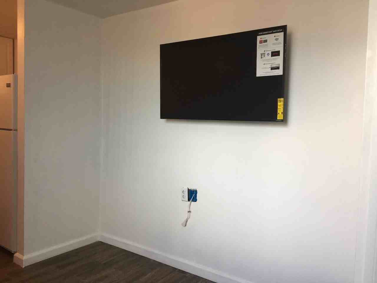 1007 Center Ave #E - Photo 2 of 3