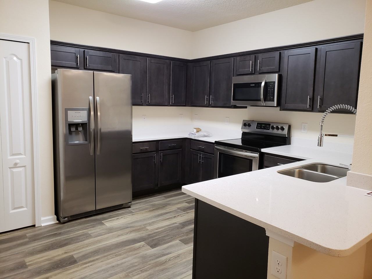 4931 Key Lime Dr #308 - Photo 6 of 10