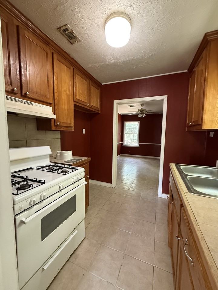305 Cherokee St #NA - Photo 3 of 11