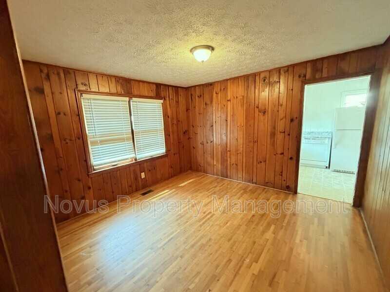 209 Pennsylvania Ave - Photo 2 of 15