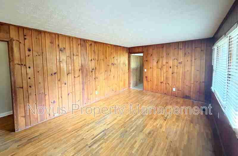 209 Pennsylvania Ave - Photo 3 of 15