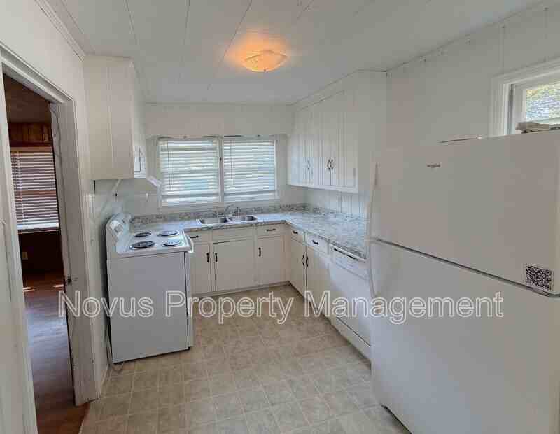 209 Pennsylvania Ave - Photo 4 of 15