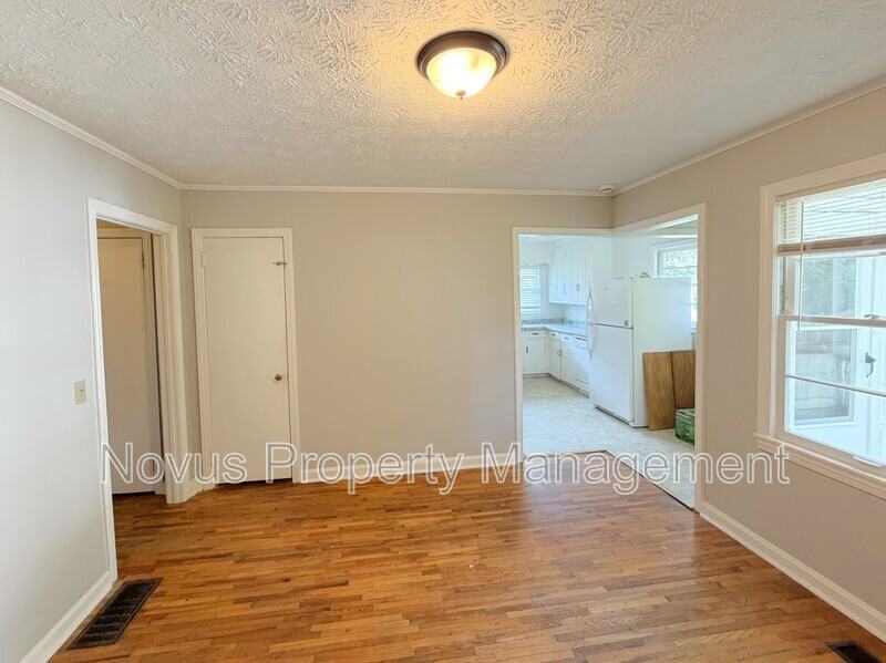 209 Pennsylvania Ave - Photo 6 of 15