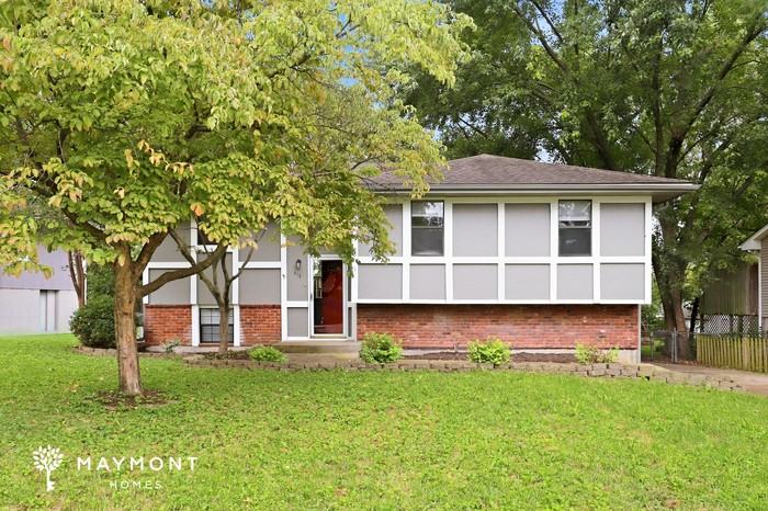 312 Ne Lakeview Dr
