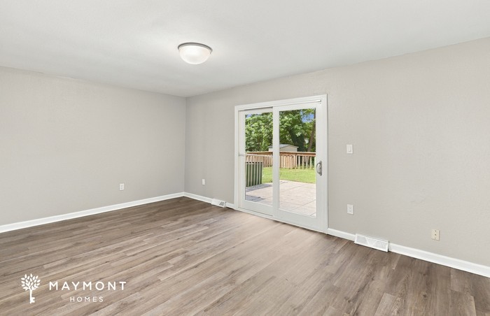 312 Ne Lakeview Dr - Photo 5 of 16