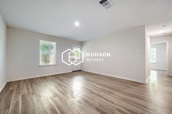 110 Leatherwood St - Photo 4 of 14