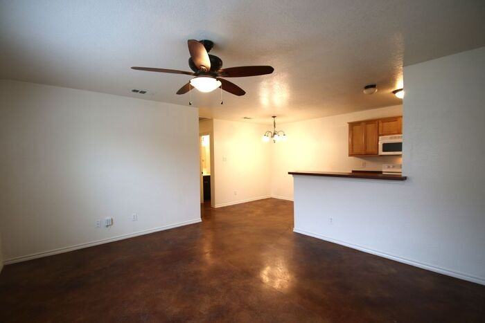 8026 W Elizabeth Ln - Photo 2 of 22